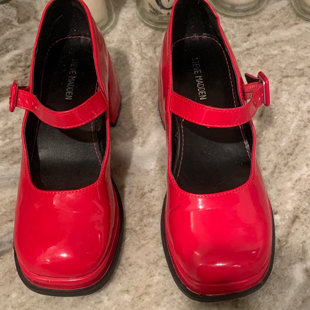 Steve Madden Bold Red Heels - Picture 3 of 8